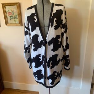 VTG 80s Cardigan Sz M Oversize Houndstooth Black White Slouchy Pixelated Cow*